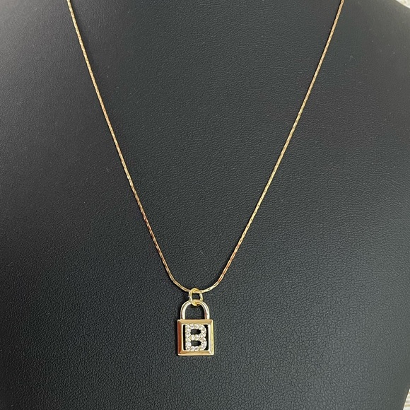 Initial necklace letter B - Picture 5 of 11